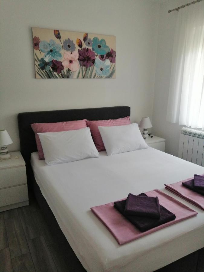 Apartments M&B สเวติยูไร ภายนอก รูปภาพ