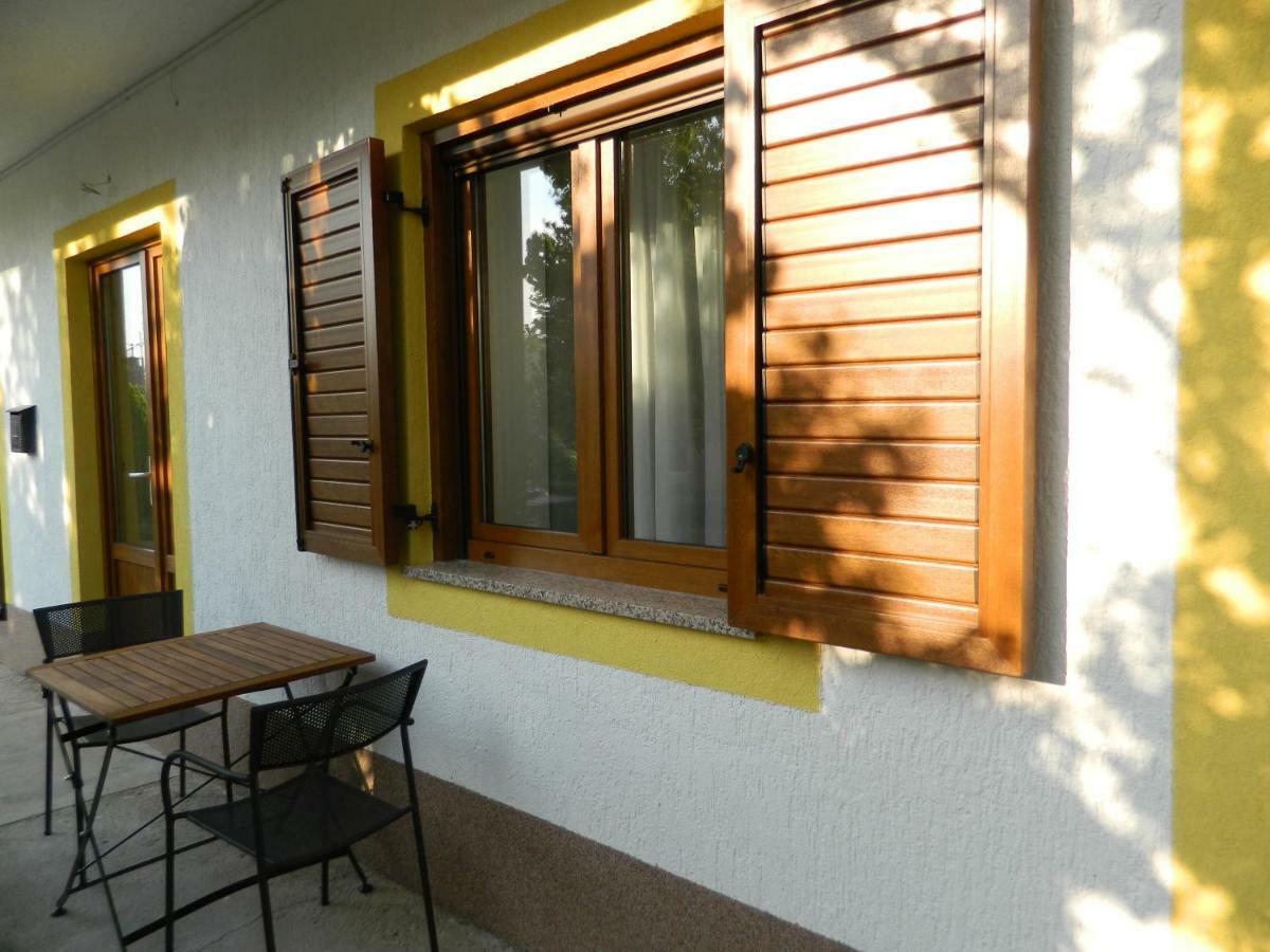 Apartments M&B สเวติยูไร ภายนอก รูปภาพ
