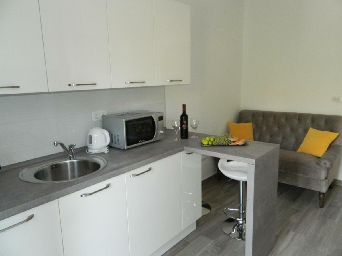 Apartments M&B สเวติยูไร ภายนอก รูปภาพ