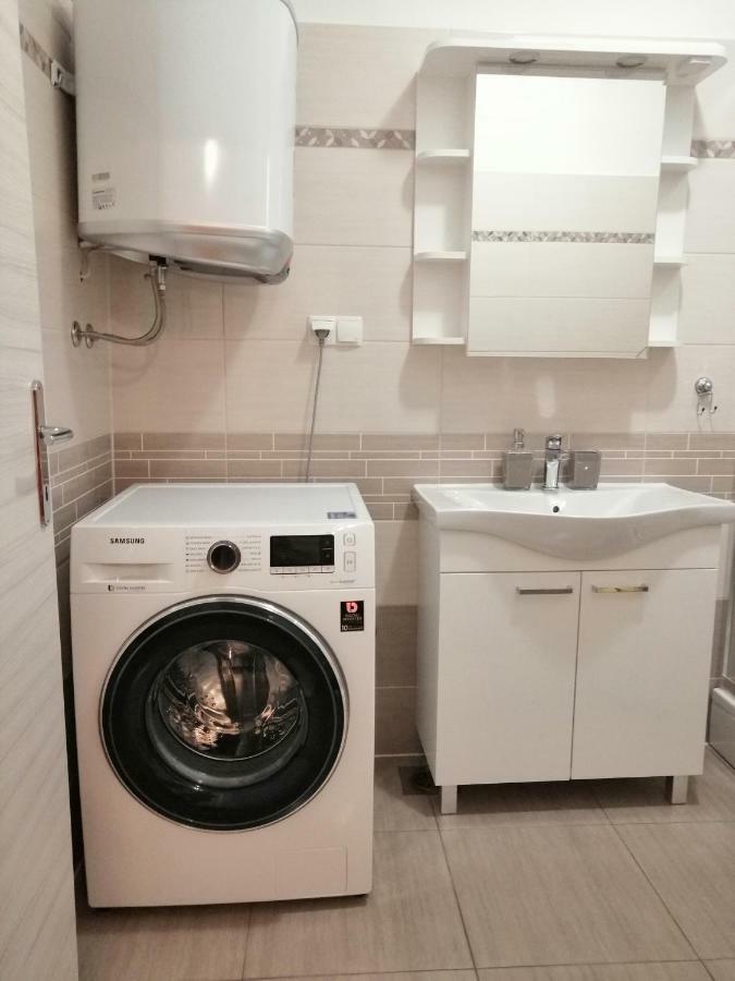 Apartments M&B สเวติยูไร ภายนอก รูปภาพ