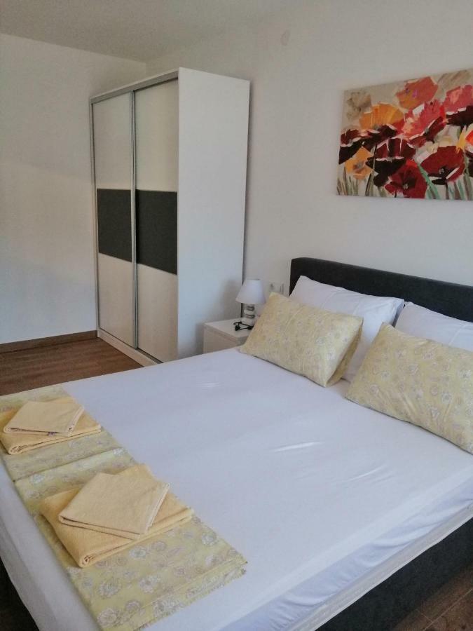 Apartments M&B สเวติยูไร ภายนอก รูปภาพ